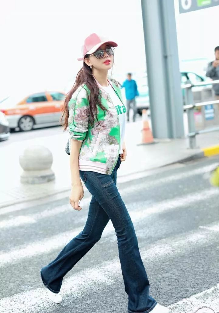 看林志玲穿牛仔裤,大腿很紧小腿很松,网友:暴露