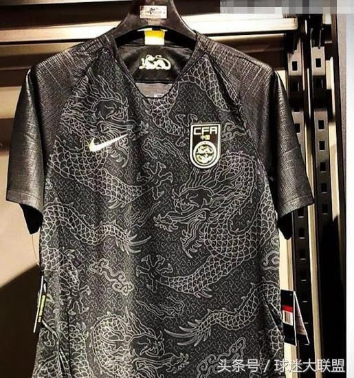 国足新球衣曝光!客场球衣被吐槽:真希望是合成