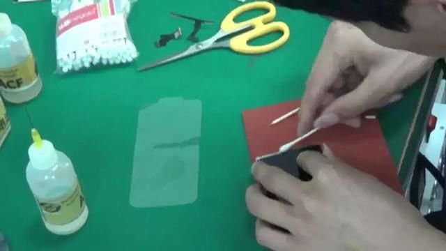 拼多多的便宜电视,在这里只要一把螺丝刀就能