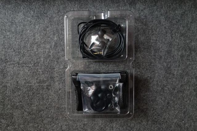 非坚果R1广告 小众耳机体验 日本FINAL E200