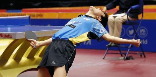 乒乓天才归化日籍,遭日本高中生虐打,日球迷