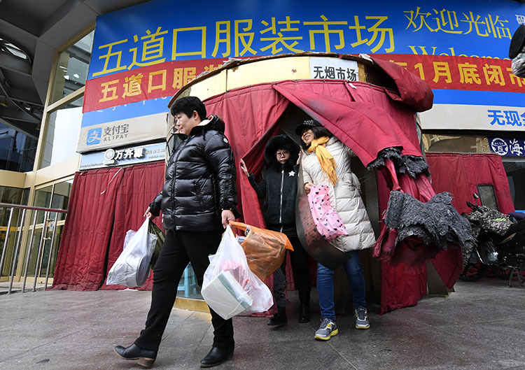 2019年1月30日,前来扫货的消费者满载而归.