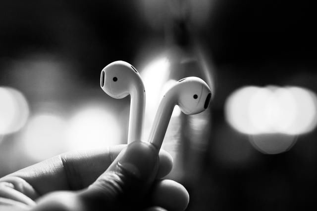 AirPods一年体验:如果你买了iPhone,这可能是