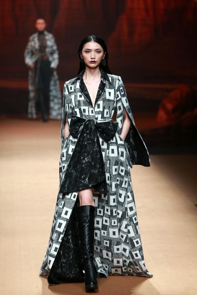 《丝路蝶舞》高级时装发布会在京举行