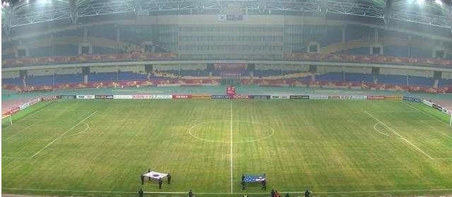 国足黑哨事件升温,亚足联或将受到处罚,球迷:空