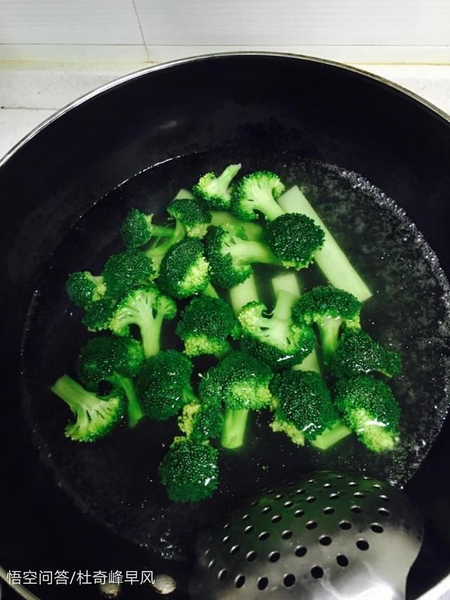 焯水是什么意思?为什么要焯水?现在,我来告诉