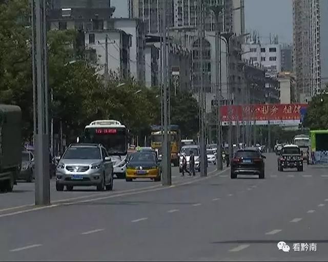 【违规掉头、横穿马路】都匀有条尴尬的双黄线