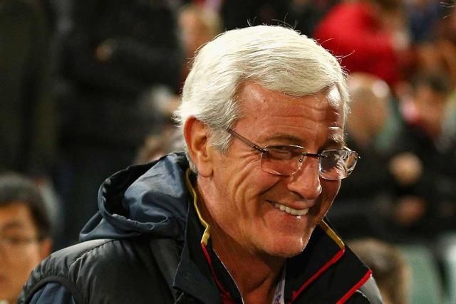 中国足球又被伊朗羞辱!对手没球鞋穿仍不放弃