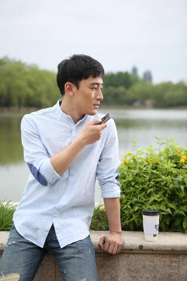 握在手中的小爱同学:魔芋AI翻译机上架小米有