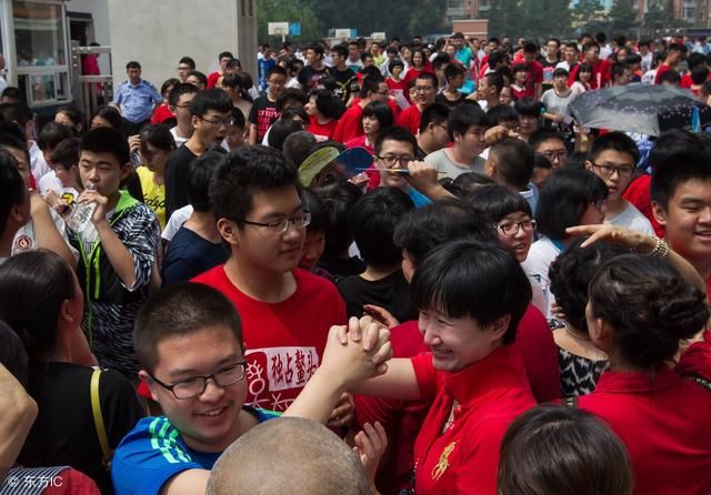 一位中考生家长写的中考作文:原来我也很可怜