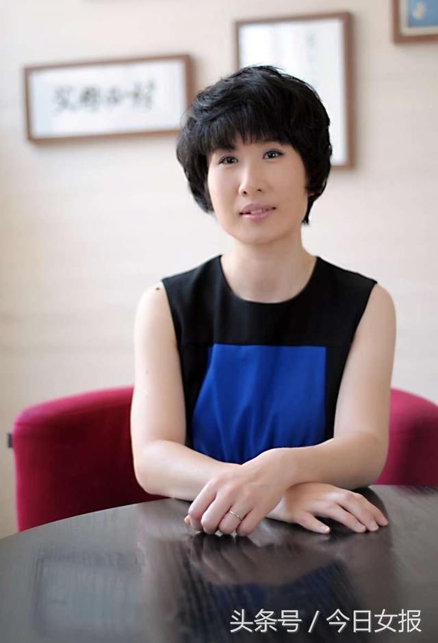 " 美国心理学博士陈忻认为,如今中国父母对美国的育儿方式有很多"迷信