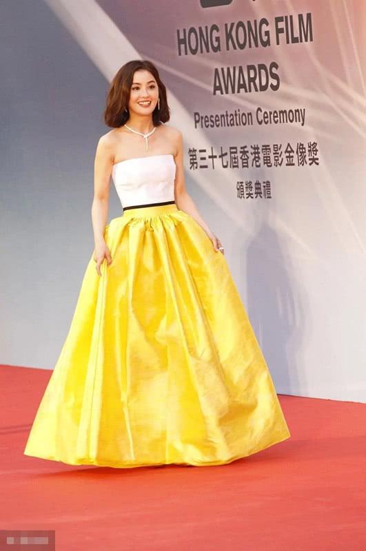 婚期定了!阿娇穿婚纱笑的捂嘴都藏不住,网友担