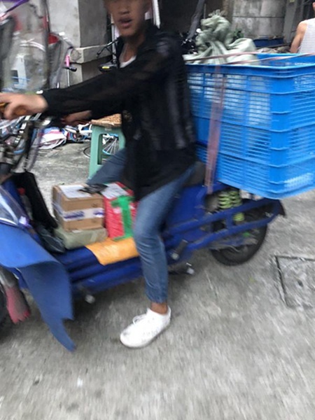 寄快递找快递员还是快递公司 t0167eb5a06fb6a45d1.jpg?size=450x600