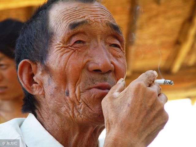 父亲家产全留给了女儿,写一封信给儿子,看后痛