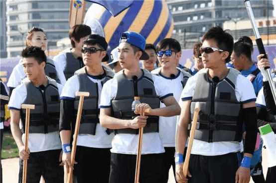 鹿晗节目中招黑, 粉丝: 说什么都是错的, 抱走我