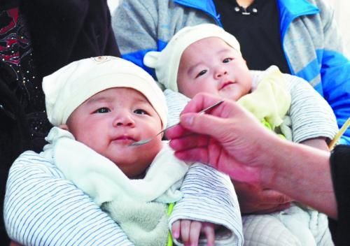 愁!宝宝刚出生不认妈妈乳头,不吃奶!一招给你解