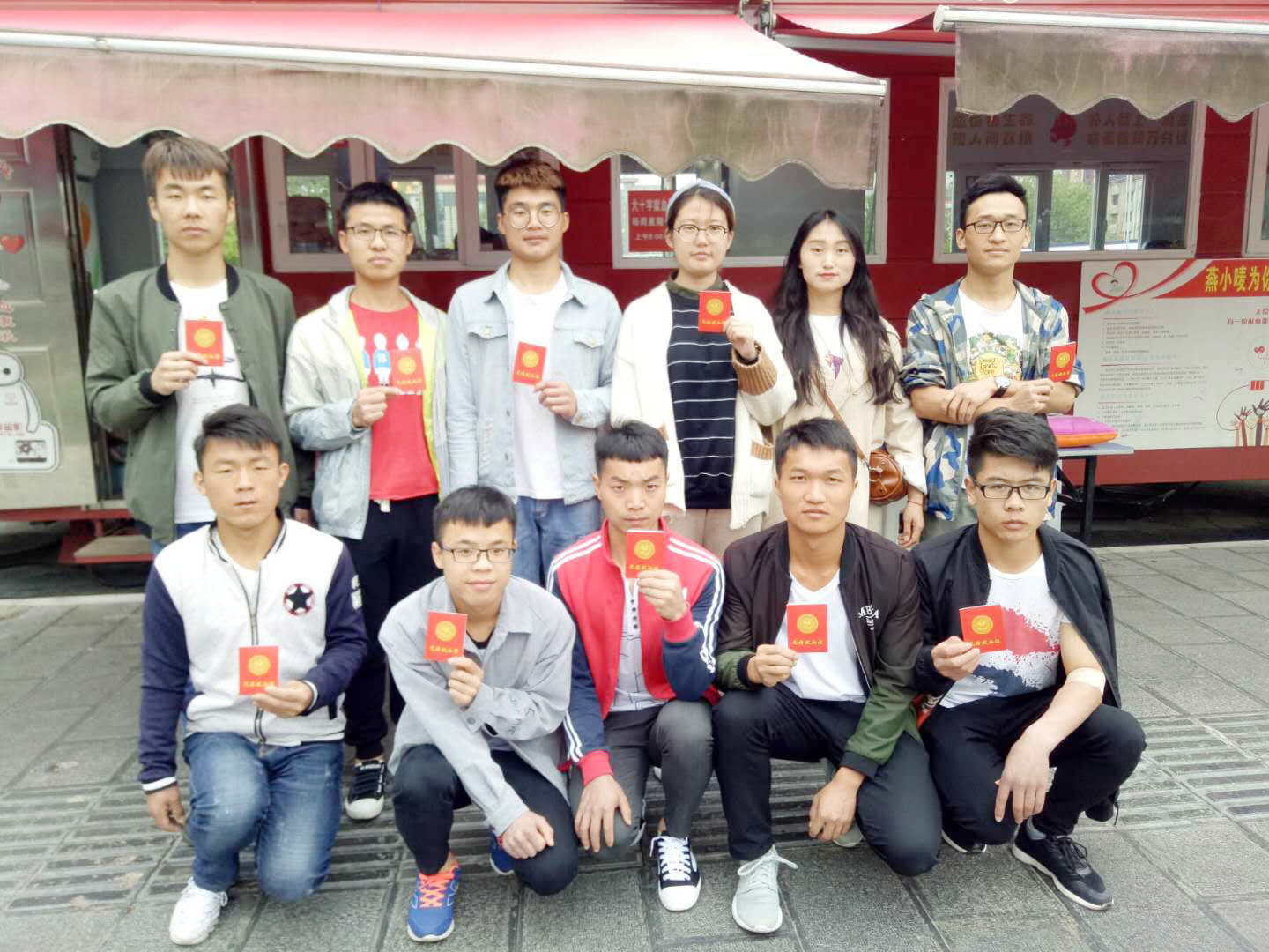 安顺集中表扬60名学雷锋志愿服务先进个人