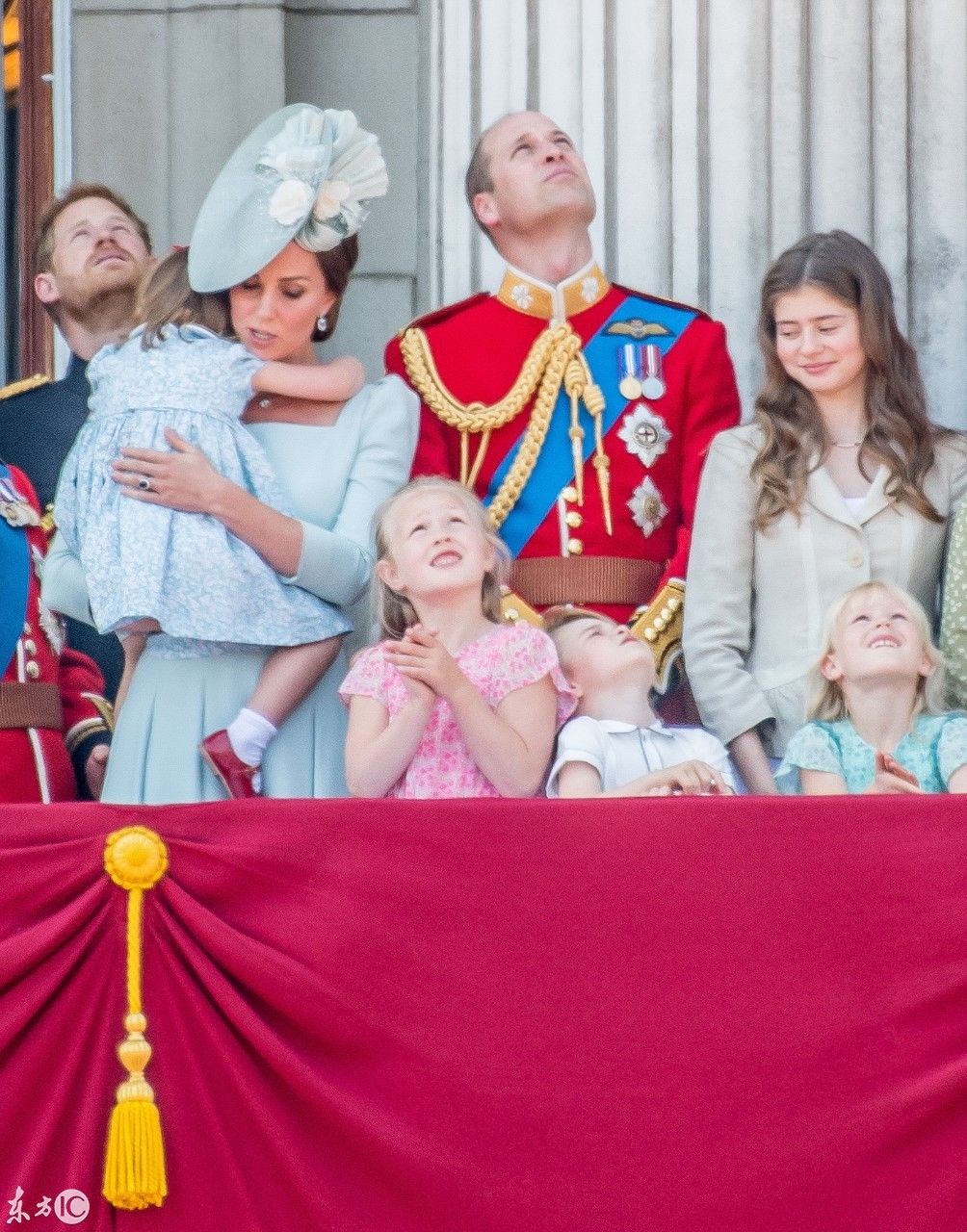 英国王室庆典,乔治小王子竟承包了表情包,被表