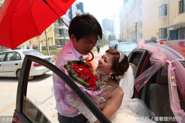 娶亲时岳母要求再加5万彩礼,老婆又提要求后,