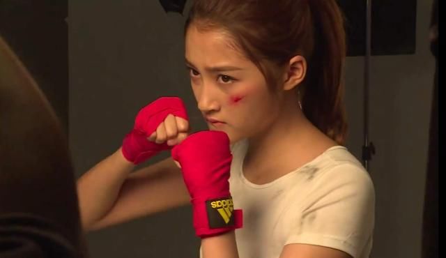 《甜蜜暴击》幕后花絮:鹿晗关晓彤负伤照曝光