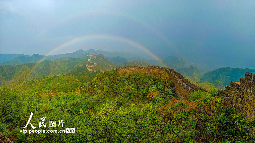 双虹挂苍穹:金山岭长城惊现绝美双彩虹 双虹挂苍穹:金山岭长城惊现绝美双彩虹