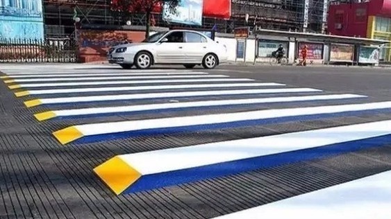北京缓解路口乱像新措施 使用3D立体斑马线 北京缓解路口乱像新措施 使用3D立体斑马线