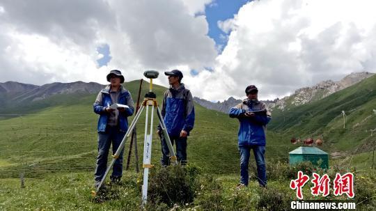 青海测绘人:日行30多公里 用脚步丈量脚下的土地