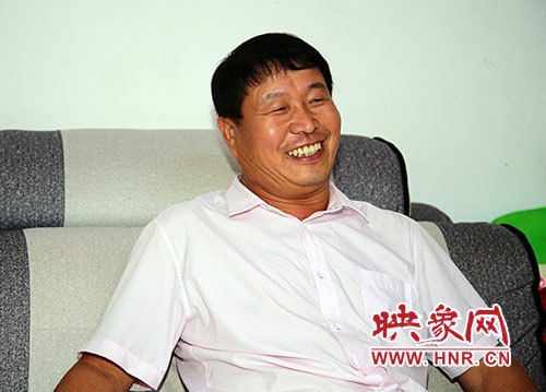 张建设说起自己回乡创业帮扶贫困户时,脸上露出了憨厚的笑容