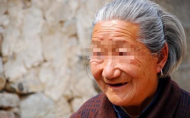 怀孕后老公却每天让我吃外卖,看到送外卖的女