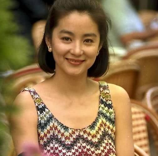 林青霞是方脸,脸型还偏大,为什么会让国人念念