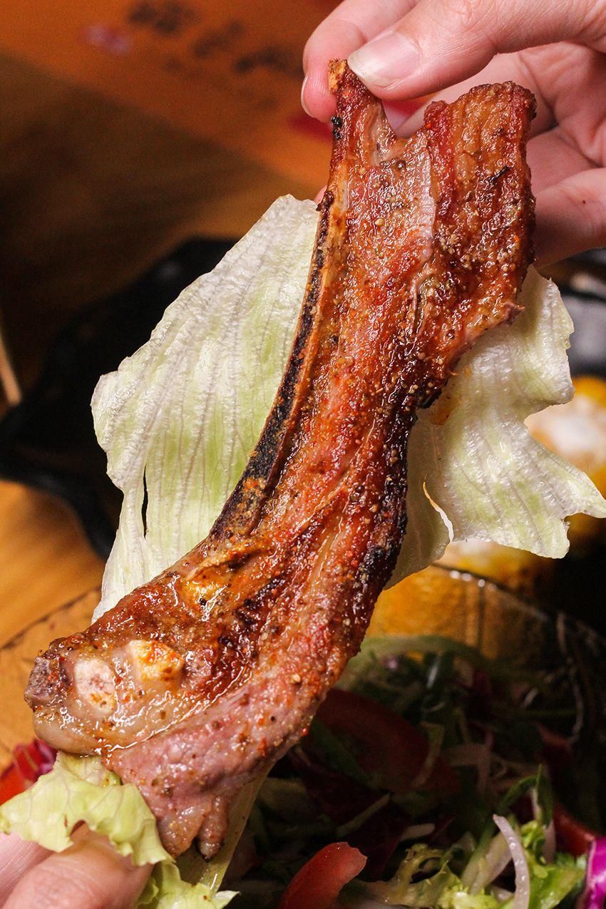 点上200串才能吹牛逼的东北烧烤,好吃到集~体~高~潮