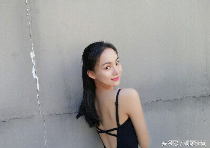 北京舞蹈学院17岁小仙女,身高162cm,身材不错