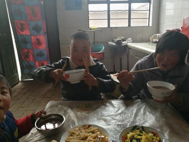 留守儿童写给在外打工父母的一封信,让人泪奔