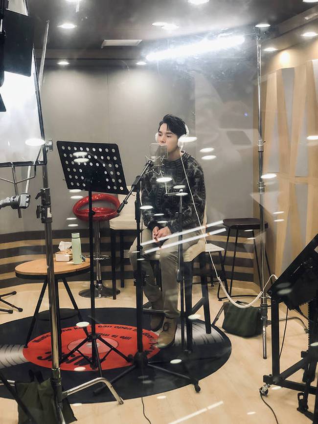 李佳琦录制视频曝光 事业粉这波操作厉害了(图4) 李佳琦录制视频曝光 事业粉这波操作厉害了(图4)