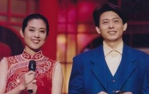 曾是央视知名男主持,与董卿同居5年无果,如今