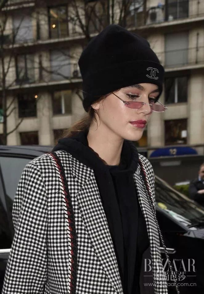 宋茜的老爹西装简直帅成我心中的大佬,辛芷蕾