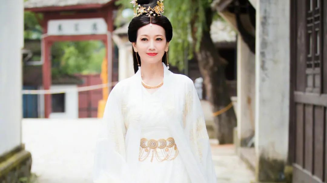 67岁赵雅芝“仙气”十足 30年冻龄有绝招! 67岁赵雅芝“仙气”十足 30年冻龄有绝招!