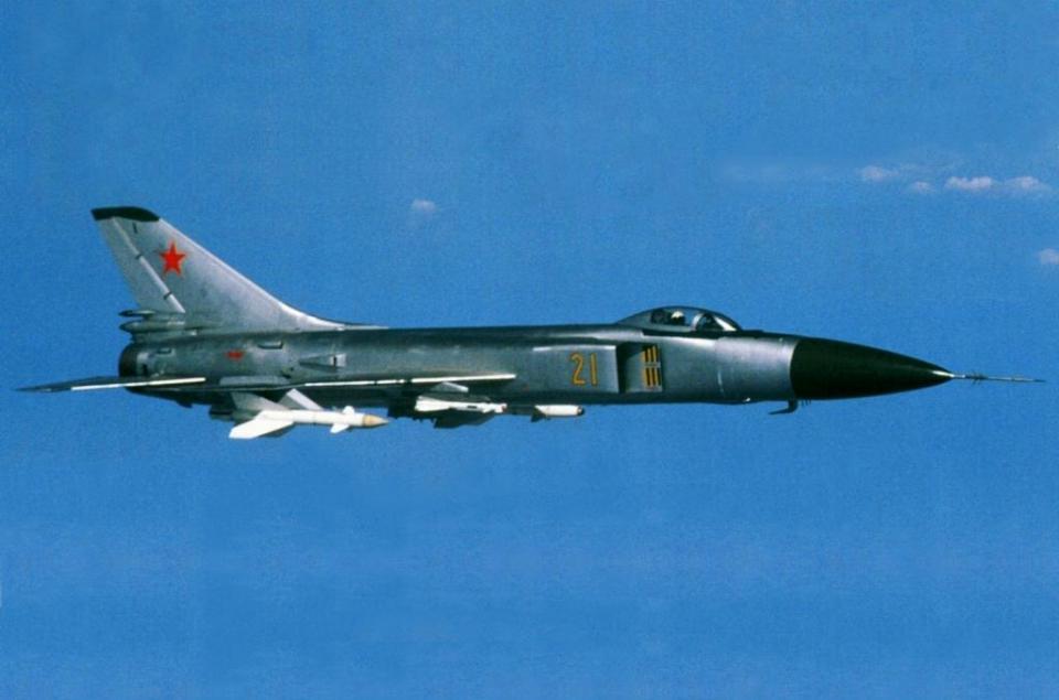 与侵犯领空飞机同归于尽 苏-15空中上演撞击战术