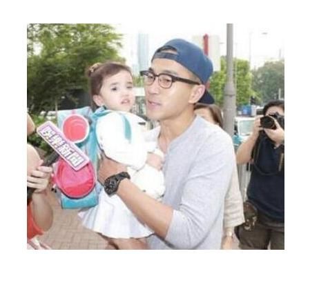 刘恺威杨幂女儿真名曝光 网友:这狗粮我吃了!