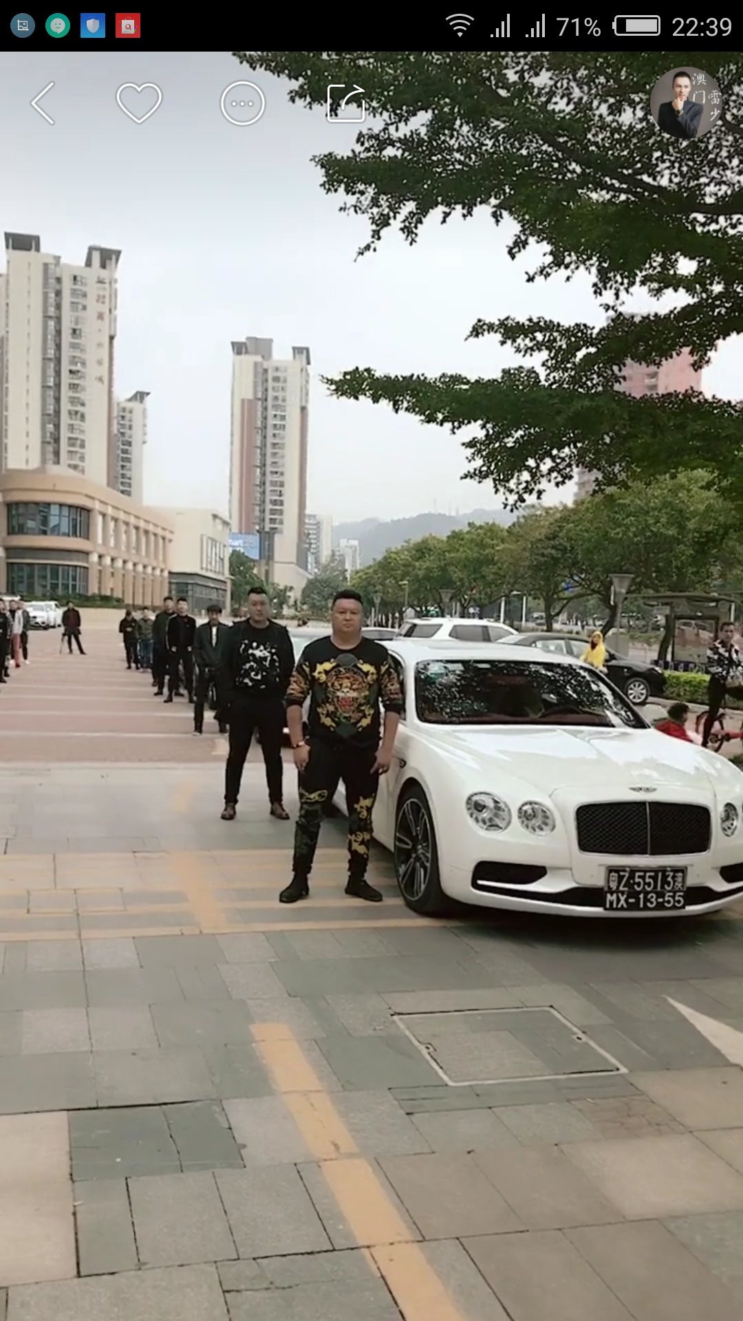 快手网红表哥生日现场豪车云集 近百名保镖维