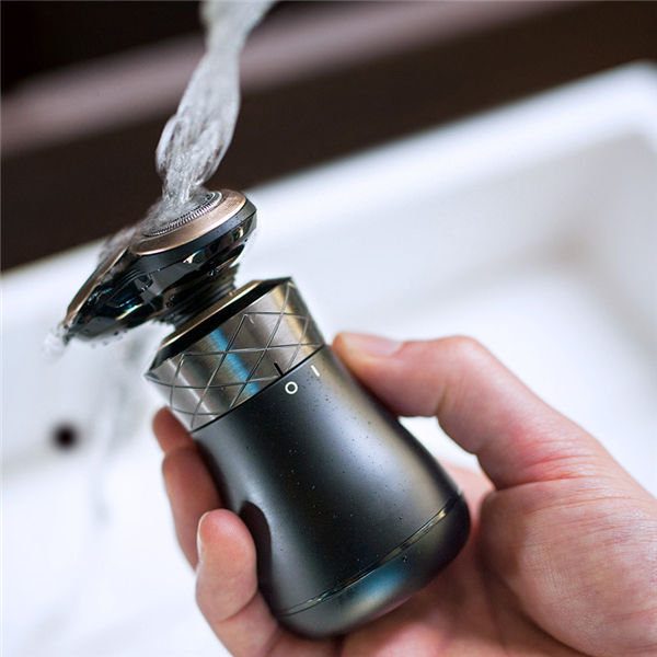 全新不留胡渣剃须刀震撼出厂,糟了!是心动的感