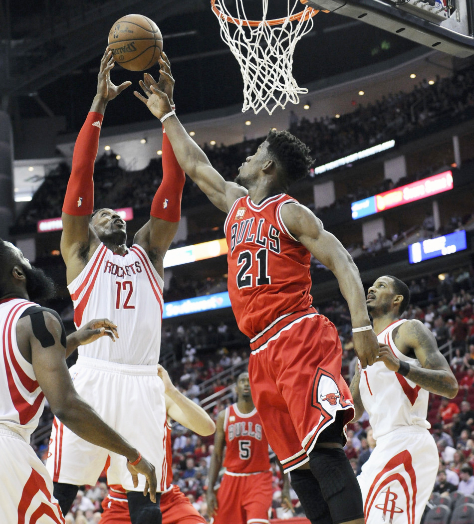 组图-哈登表情无助 火箭遭公牛14分逆转跌出前八