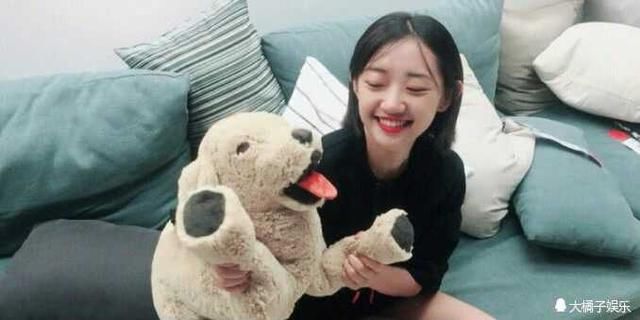 女儿在家拍抖音,不小心却直播了妈妈洗澡?