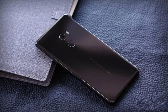 小米旗舰怒降2100,骁龙835+光学防抖+8GB,价