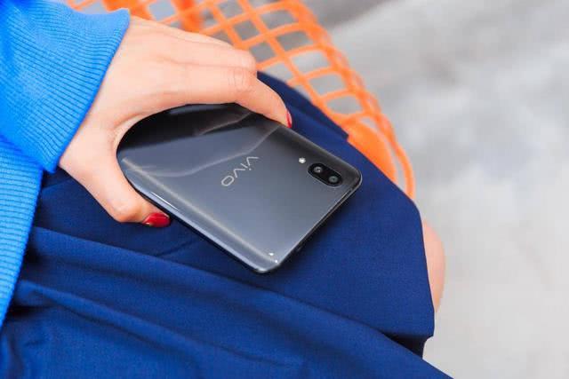 纠结于vivo X21与华为P20 Pro?编辑告诉你该选