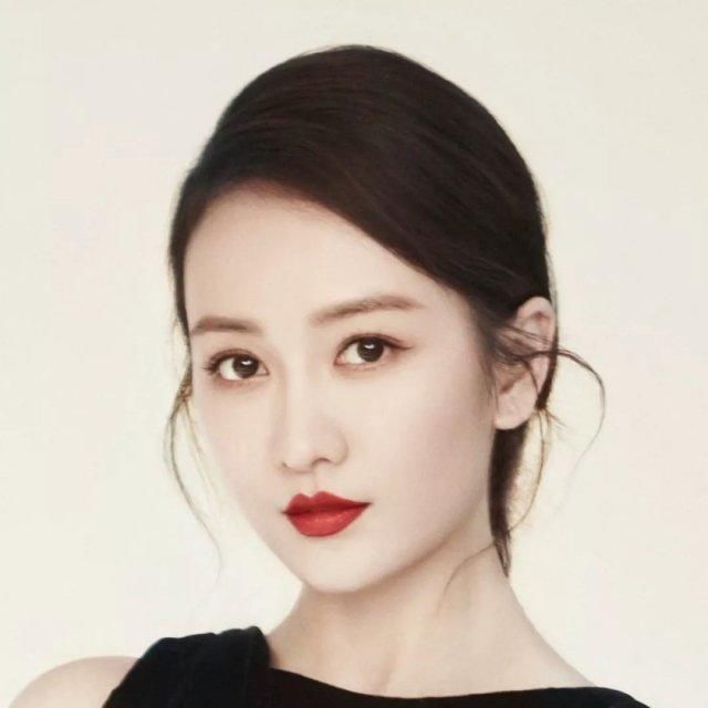 赵丽颖红唇辣眼睛,大红唇怎么涂不油腻?