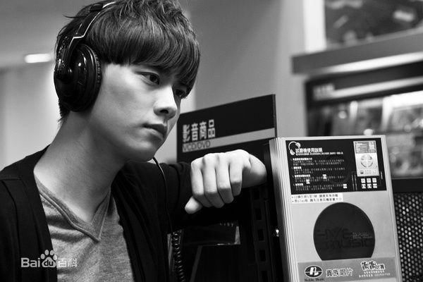 李易峰现身录制《我要上春晚》,被传遭经纪公