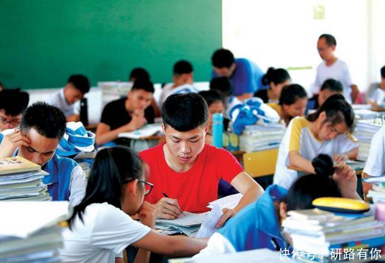 22岁大三学生退学后再战高考,这样浪费四年到