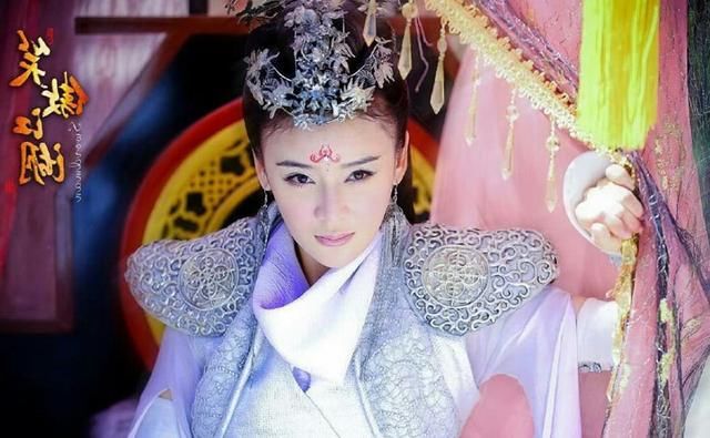 女星古装坐轿子掀帘子:安以轩霸气,赵丽颖惊艳