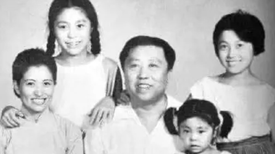 我们走在大路上，激励着中华儿女奋发图强